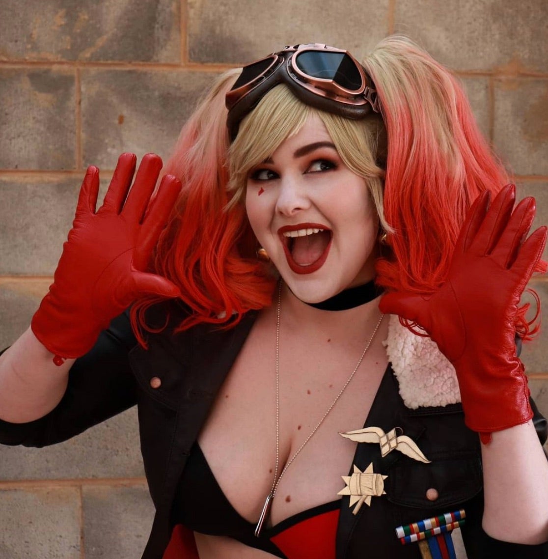10 Harley Quinn Cosplay That Are Both Sweet And Psycho Cosplay Central If t...